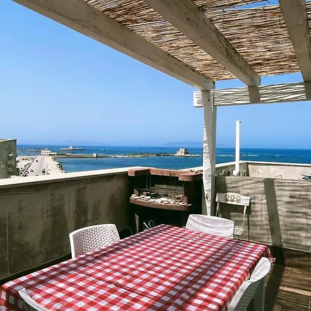 Casamare - By The Sea, Old Town Apartment